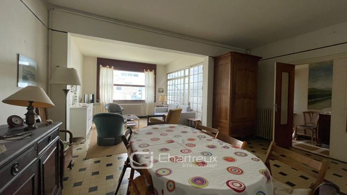 Image No.8-5 Bed House for sale