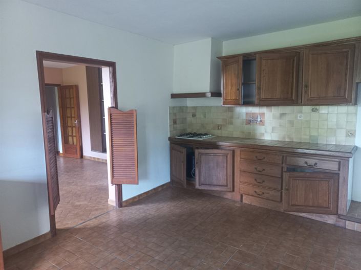 Image No.18-6 Bed House for sale