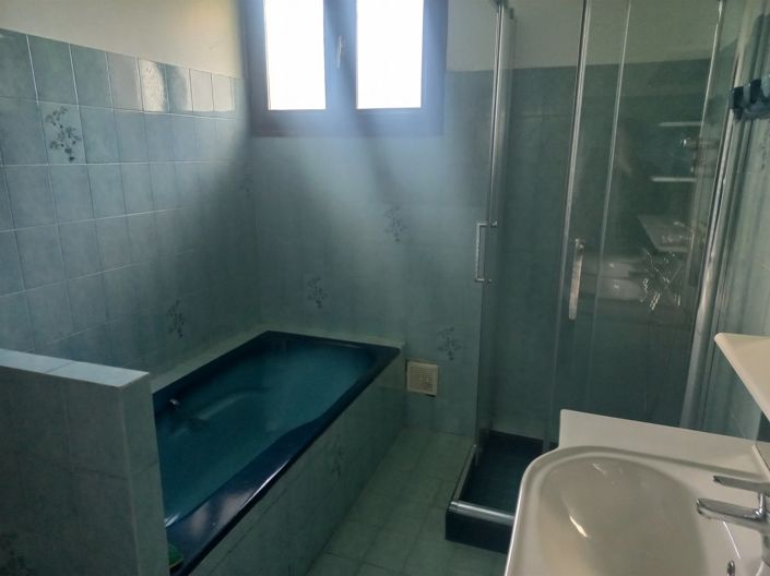 Image No.21-6 Bed House for sale