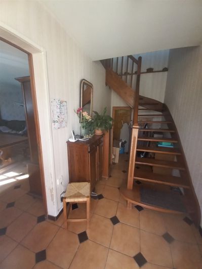 Image No.6-6 Bed House for sale