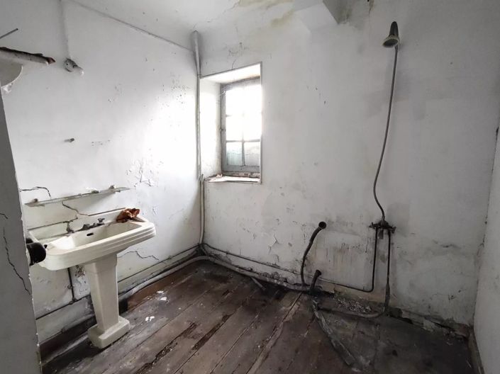 Image No.12-4 Bed House for sale