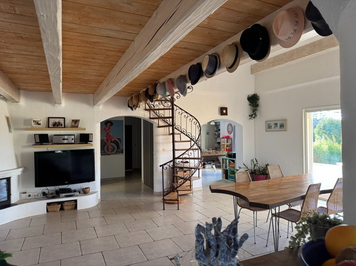 Image No.6-4 Bed House for sale