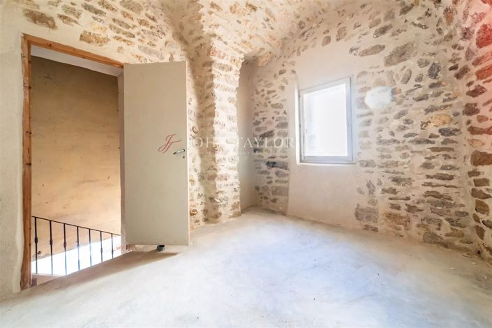 Image No.11-3 Bed House for sale