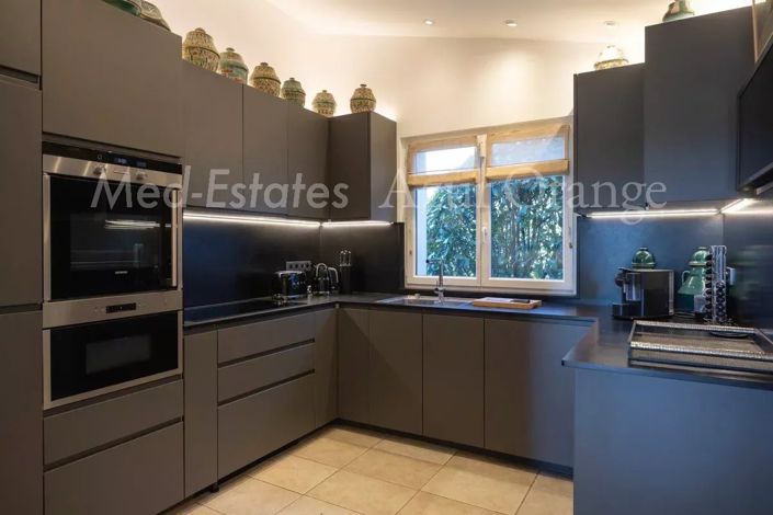 Image No.11-5 Bed House for sale