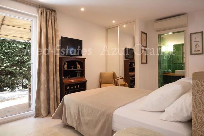 Image No.18-5 Bed House for sale