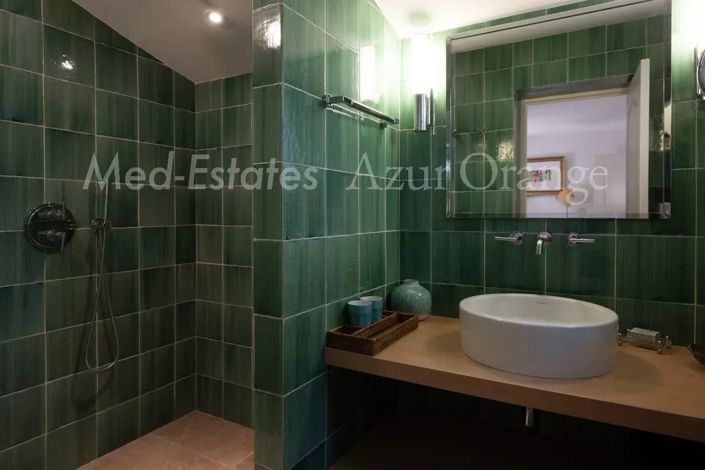 Image No.19-5 Bed House for sale