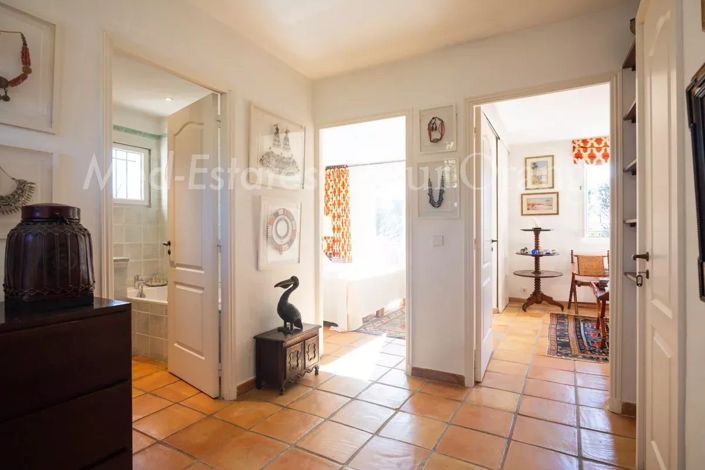 Image No.20-5 Bed House for sale