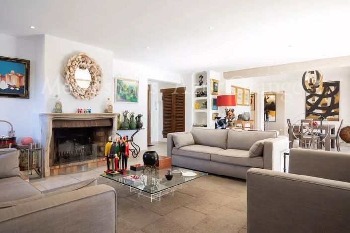 Image No.4-5 Bed House for sale