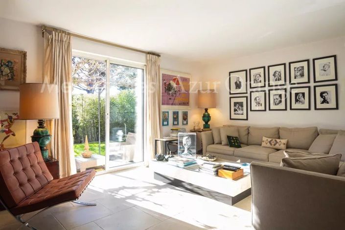 Image No.8-5 Bed House for sale