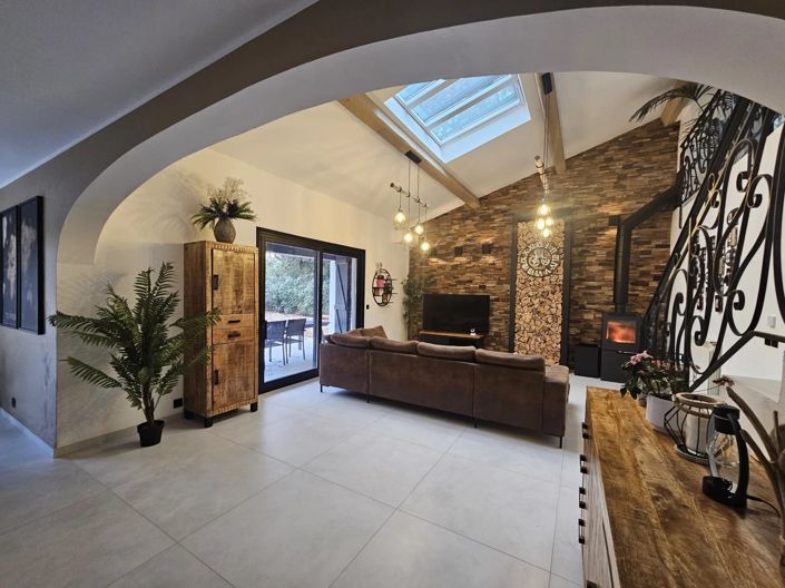 Image No.19-5 Bed House for sale