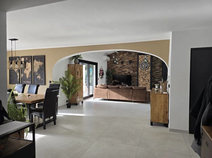 Image No.2-5 Bed House for sale