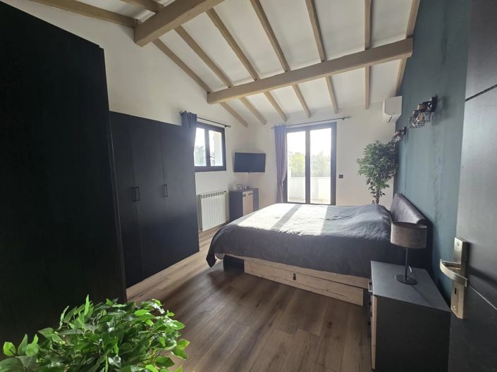 Image No.6-5 Bed House for sale