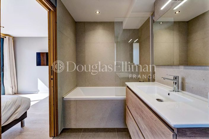 Image No.12-6 Bed House for sale