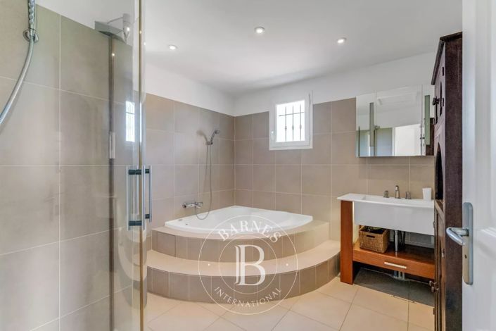 Image No.12-4 Bed House for sale