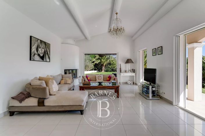 Image No.6-4 Bed House for sale