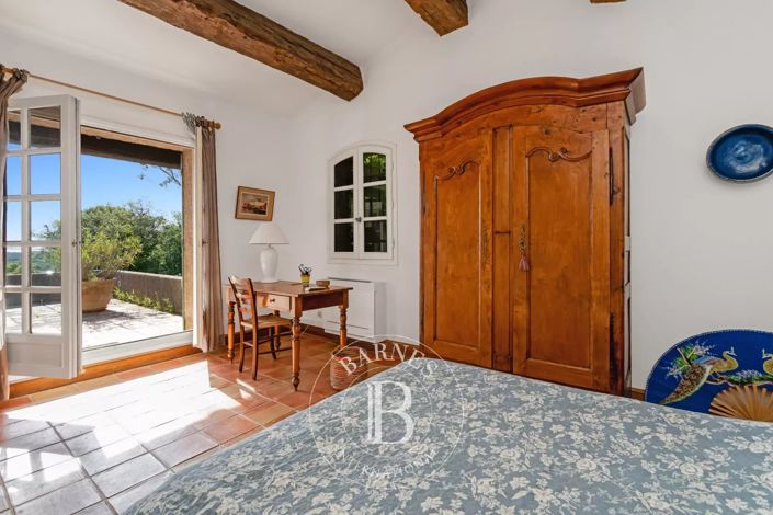 Image No.10-6 Bed House for sale