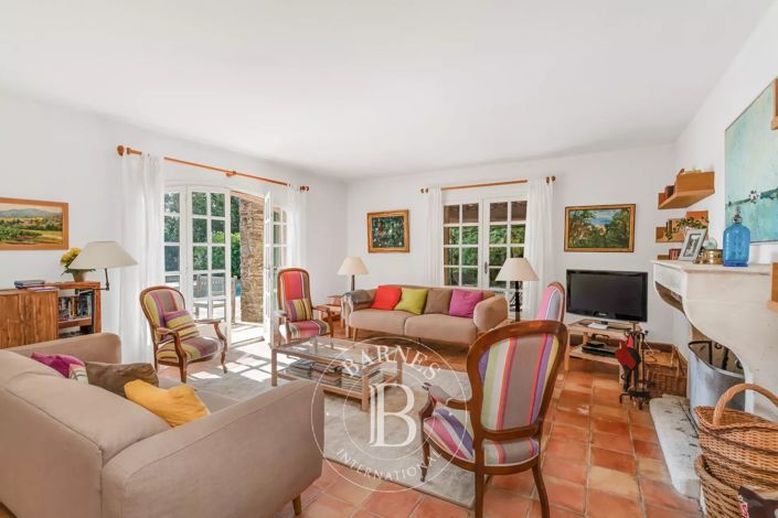 Image No.9-6 Bed House for sale