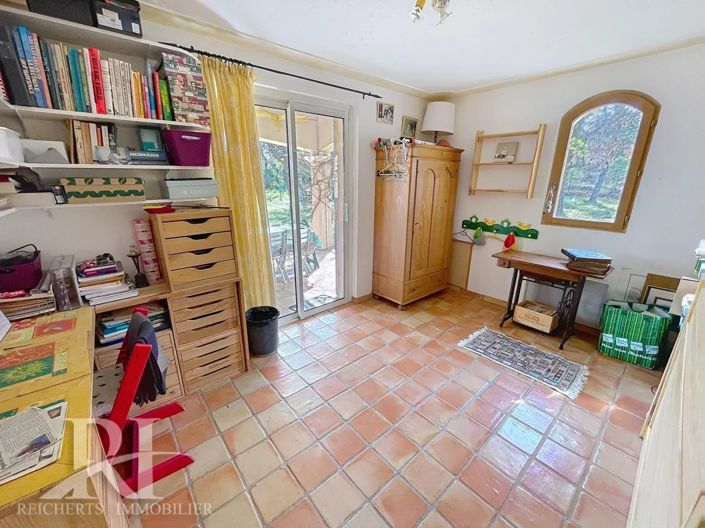 Image No.17-4 Bed House for sale