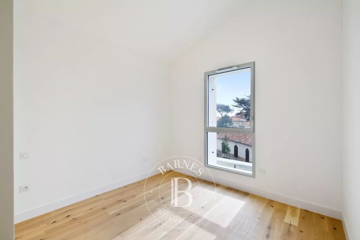 Image No.11-4 Bed Apartment for sale