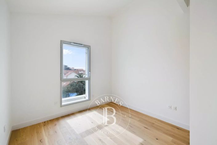 Image No.13-4 Bed Apartment for sale