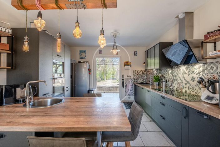 Image No.6-4 Bed House for sale