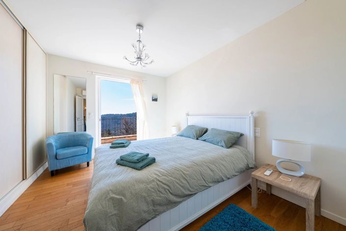 Image No.18-4 Bed House for sale