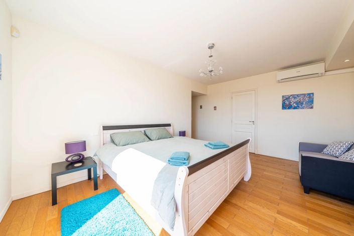 Image No.20-4 Bed House for sale