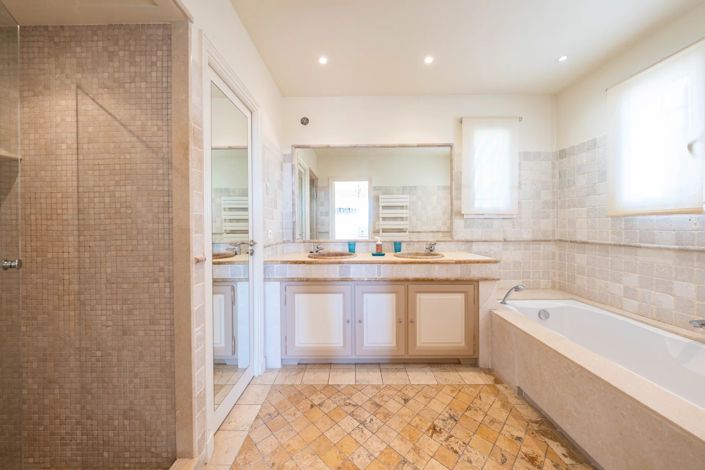 Image No.22-4 Bed House for sale