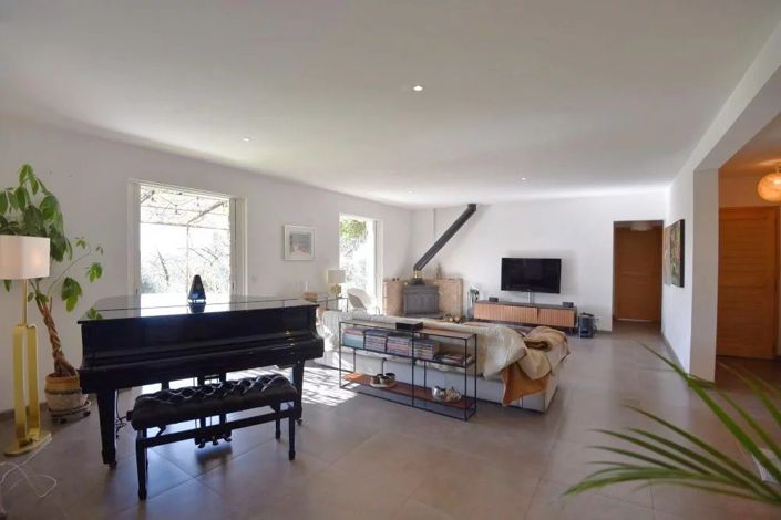 Image No.3-4 Bed House for sale