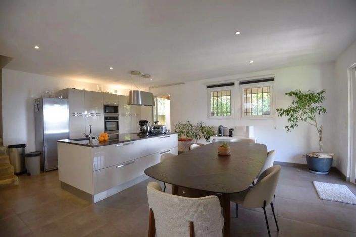 Image No.5-4 Bed House for sale