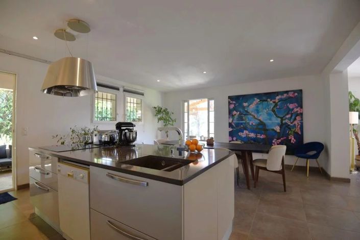 Image No.6-4 Bed House for sale