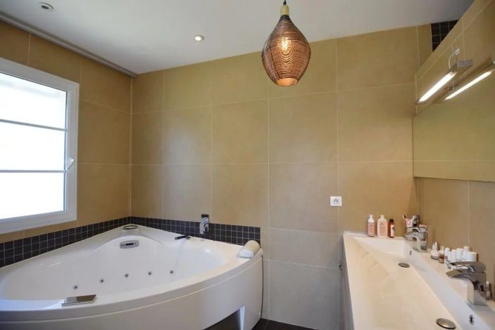 Image No.9-4 Bed House for sale