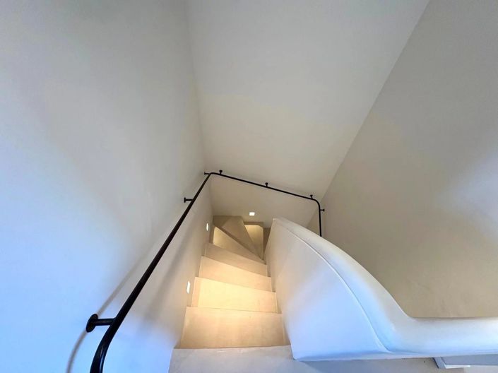 Image No.10-3 Bed House for sale