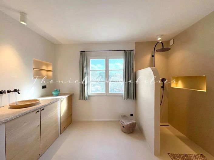 Image No.10-3 Bed House for sale