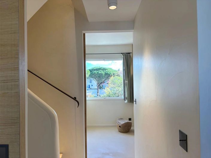 Image No.14-3 Bed House for sale