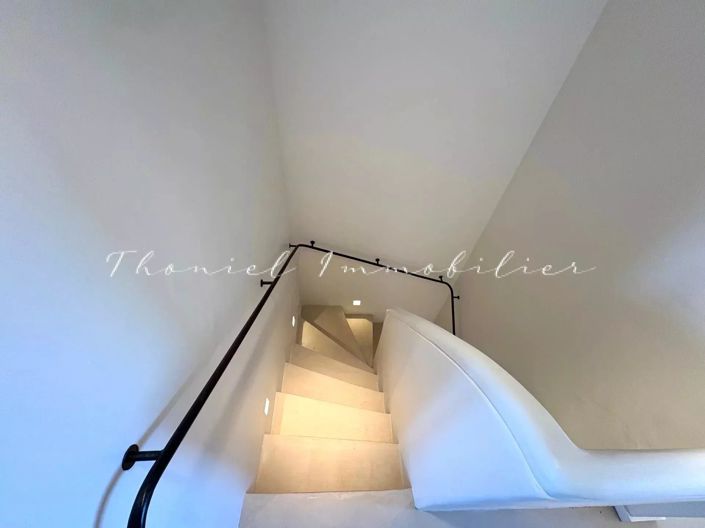 Image No.9-3 Bed House for sale