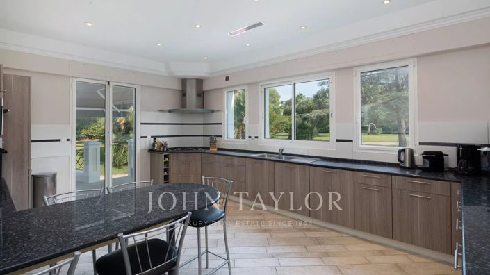 Image No.10-10 Bed House for sale