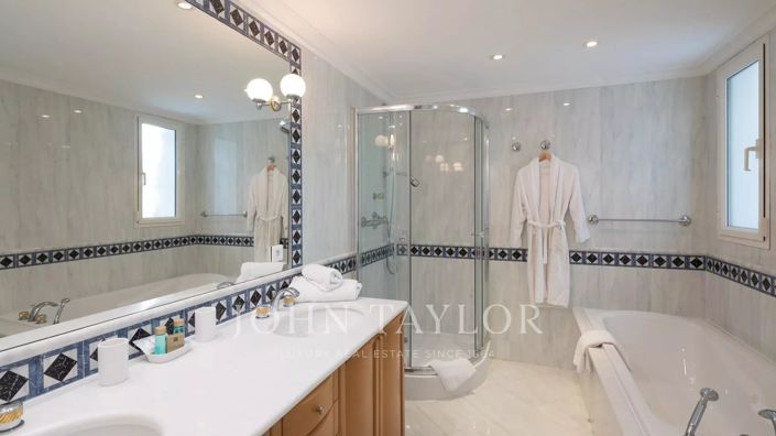 Image No.13-10 Bed House for sale