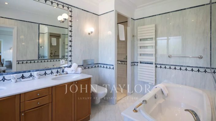 Image No.17-10 Bed House for sale