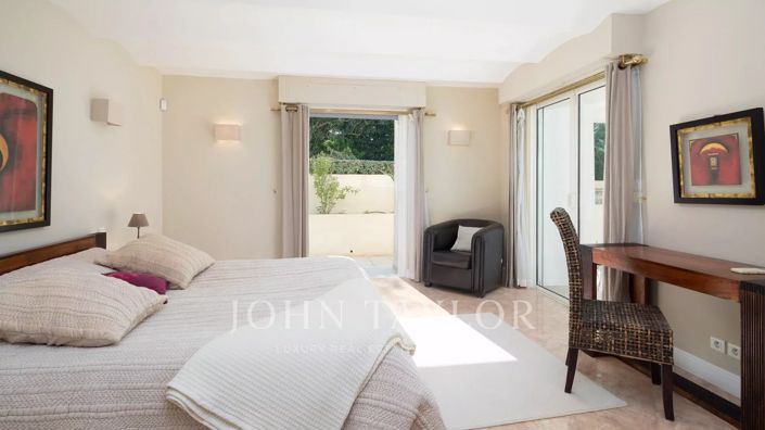 Image No.18-10 Bed House for sale