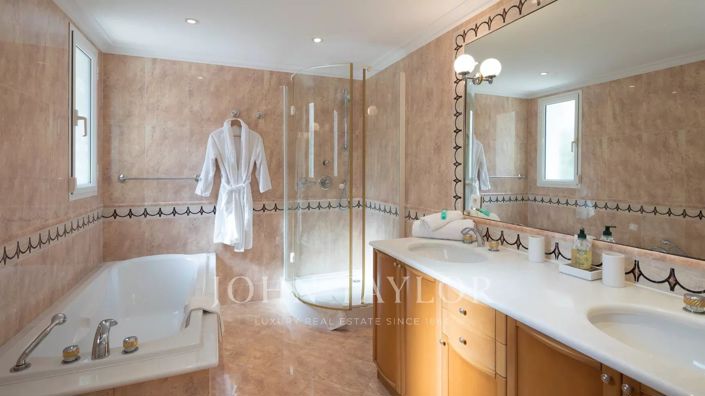 Image No.19-10 Bed House for sale