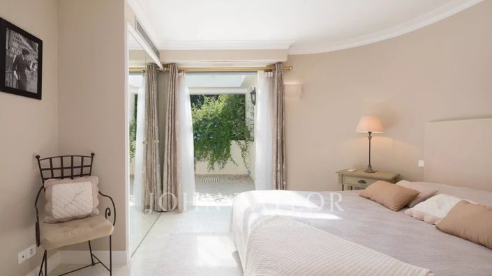 Image No.20-10 Bed House for sale