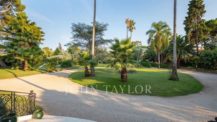 Image No.5-10 Bed House for sale