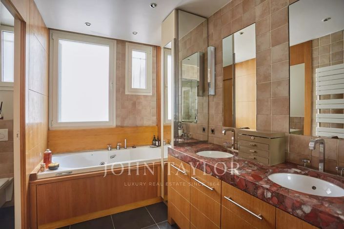 Image No.11-6 Bed House for sale