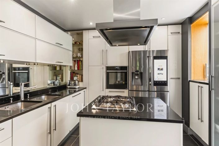 Image No.14-6 Bed House for sale