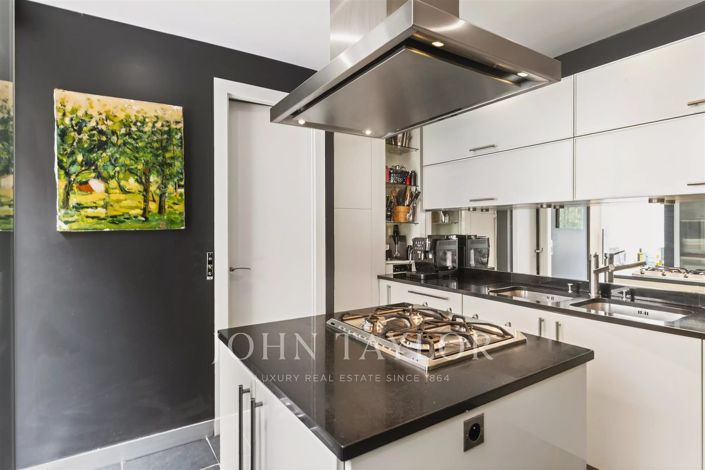 Image No.15-6 Bed House for sale