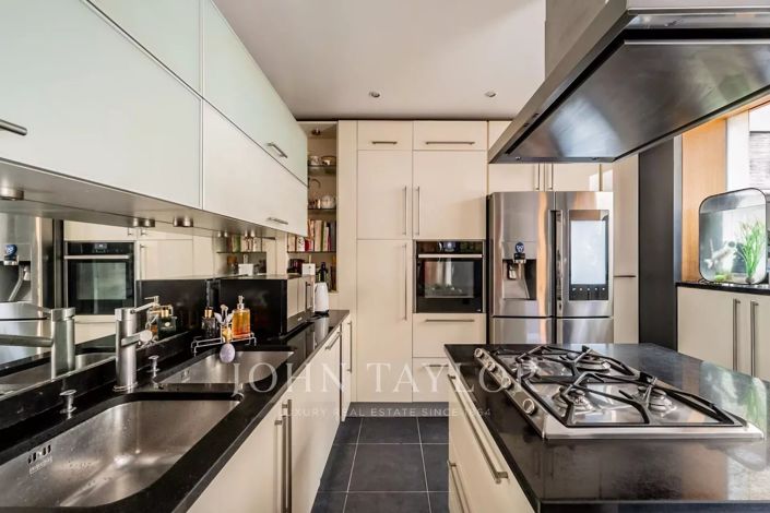 Image No.17-6 Bed House for sale