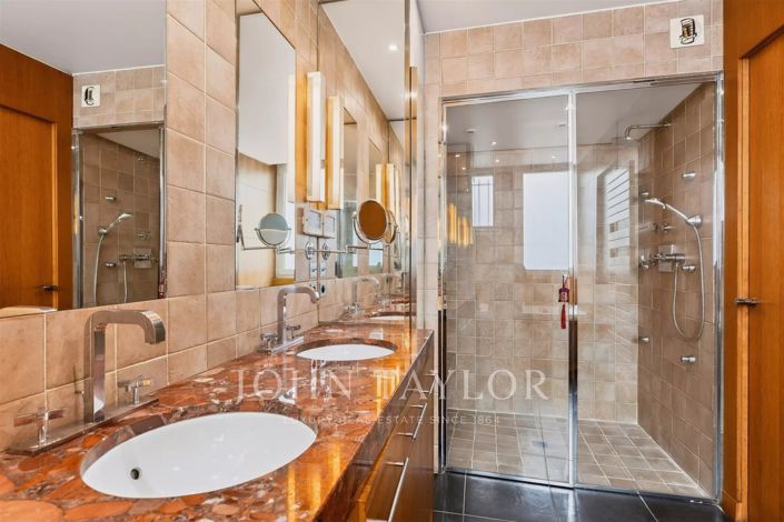 Image No.21-6 Bed House for sale