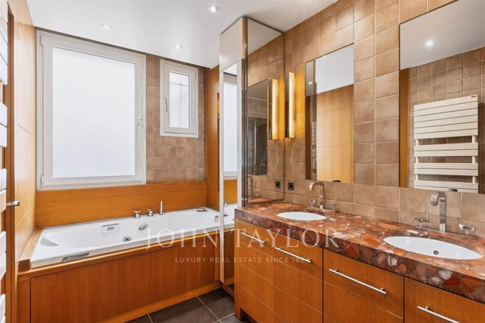 Image No.22-6 Bed House for sale