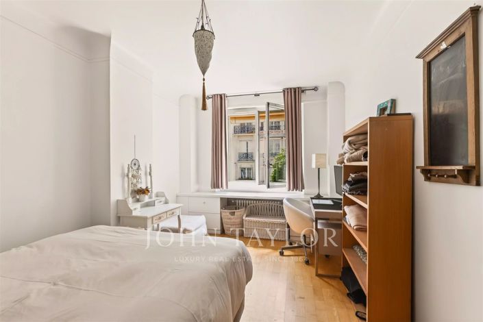 Image No.24-6 Bed House for sale